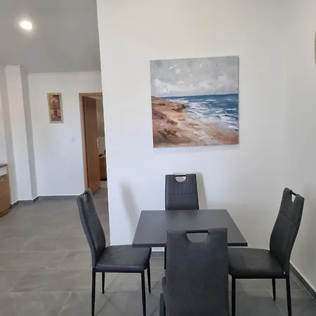 Navis Apartment *